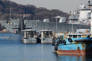 横須賀軍港めぐり１・港